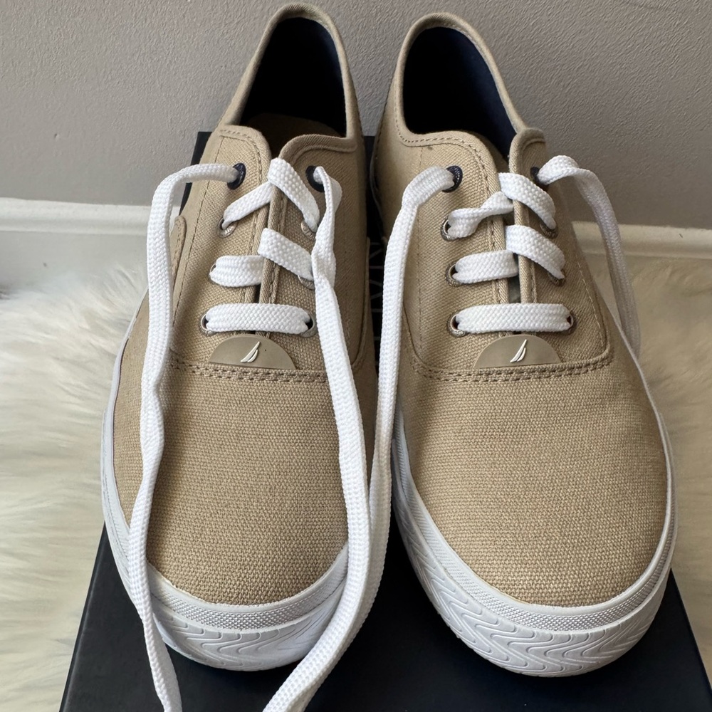 Nautica Deckloom/Burlap Lace Canvas Oxford. Size 10